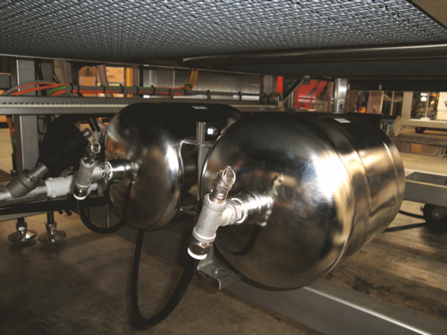 Dual Gas Accumulator Tanks