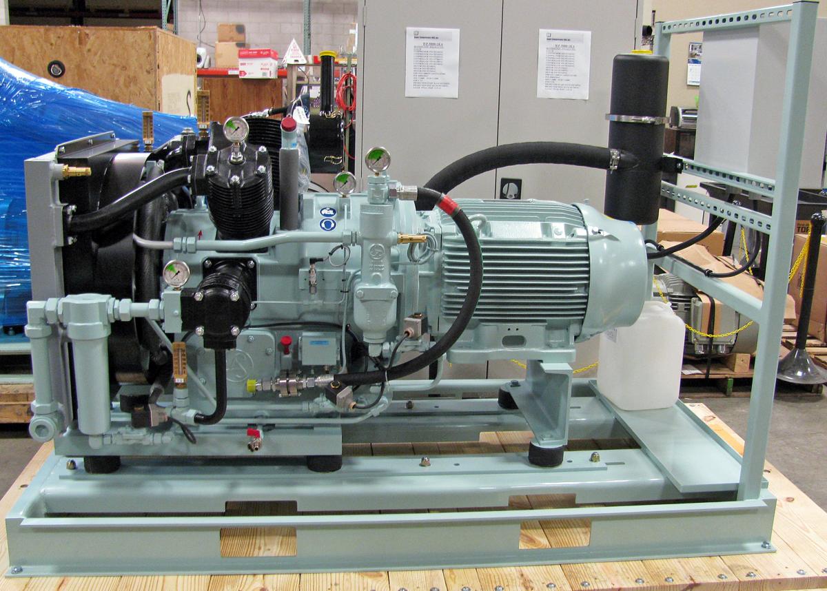 Three-stage, reciprocating piston high pressure air compressor for PET 